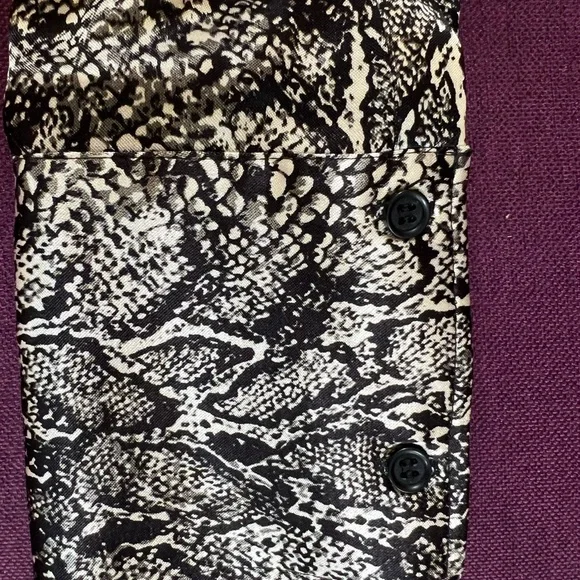 ZARA A Sexy, satiny, silky, snake print statement shirt with collar & cuffs ❣️ - Picture 5 of 8